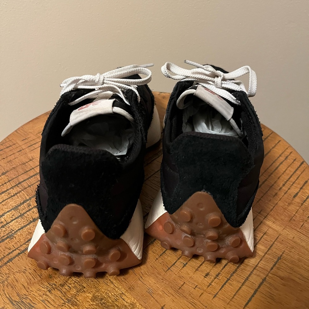 New Balance Retro 327 Black and White Athletic Shoes - 8 - Picture 8 of 12